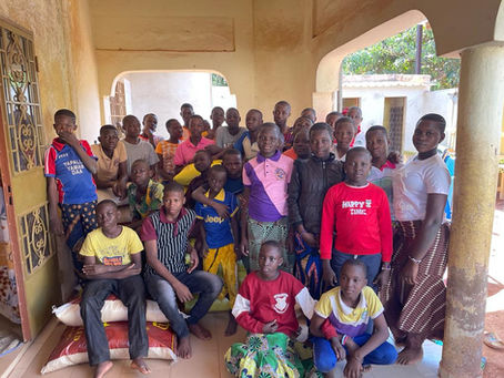 Eten kopen voor het internaat in Bobo-Dioulasso