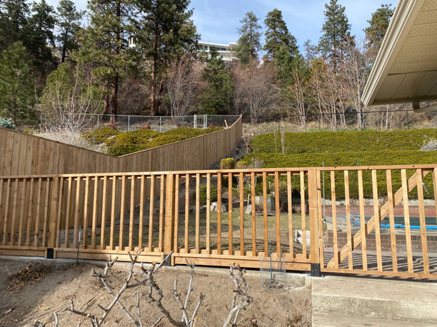 semi private spaced picket fence made out of cedar by blue rhino fencing in vernon bc 