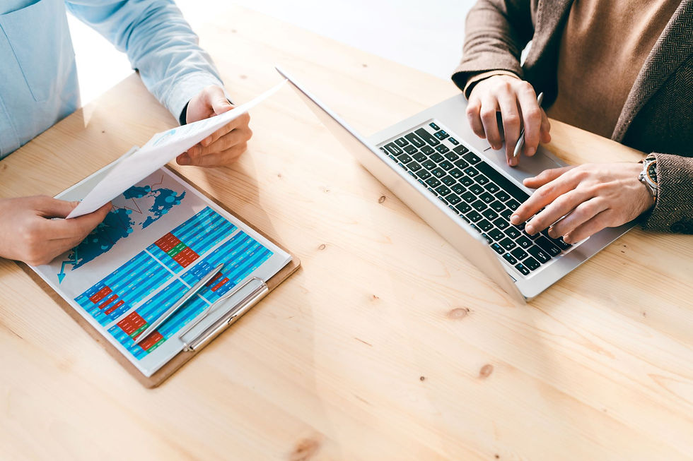 Financial-analysts-working-with-439545.j
