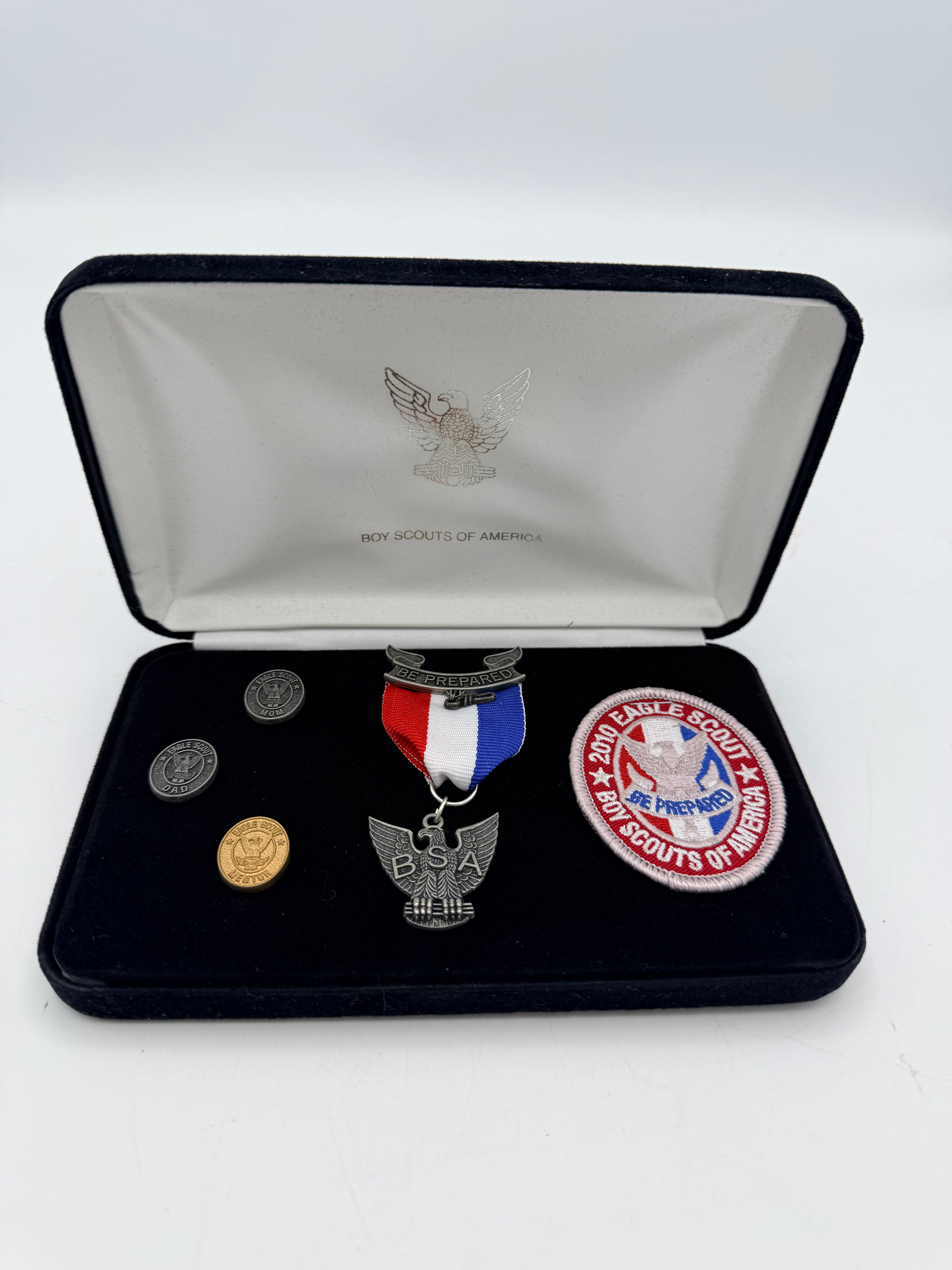 BSA Boy Scouts of America 2010 Eagle Award Kit of Medal, Patch, Pins, Case