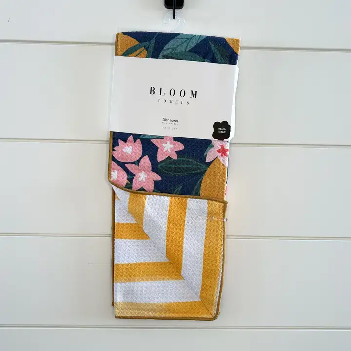 18"X30" towel, 100% microfiber Double sided print Waffle Weave knit construction makes this towel absorb 7 times its weight
