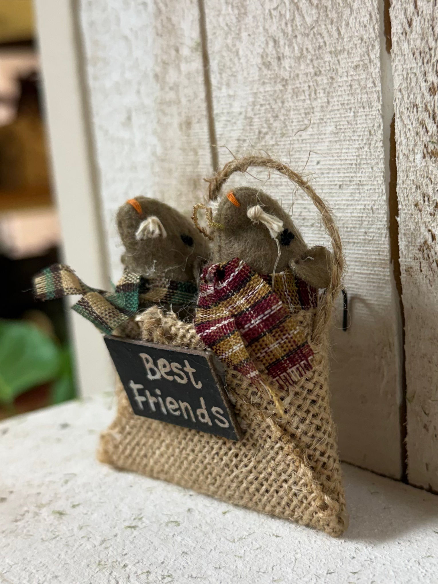 2.5" x 2.5" tiny burlap bag with 2 felt mice inside, jute loop for hanging, "best friends" sign on front