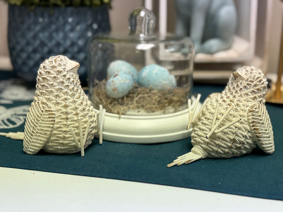 5" resin bird, sitting, wicker texture, distressed white finish, metal feet and tail