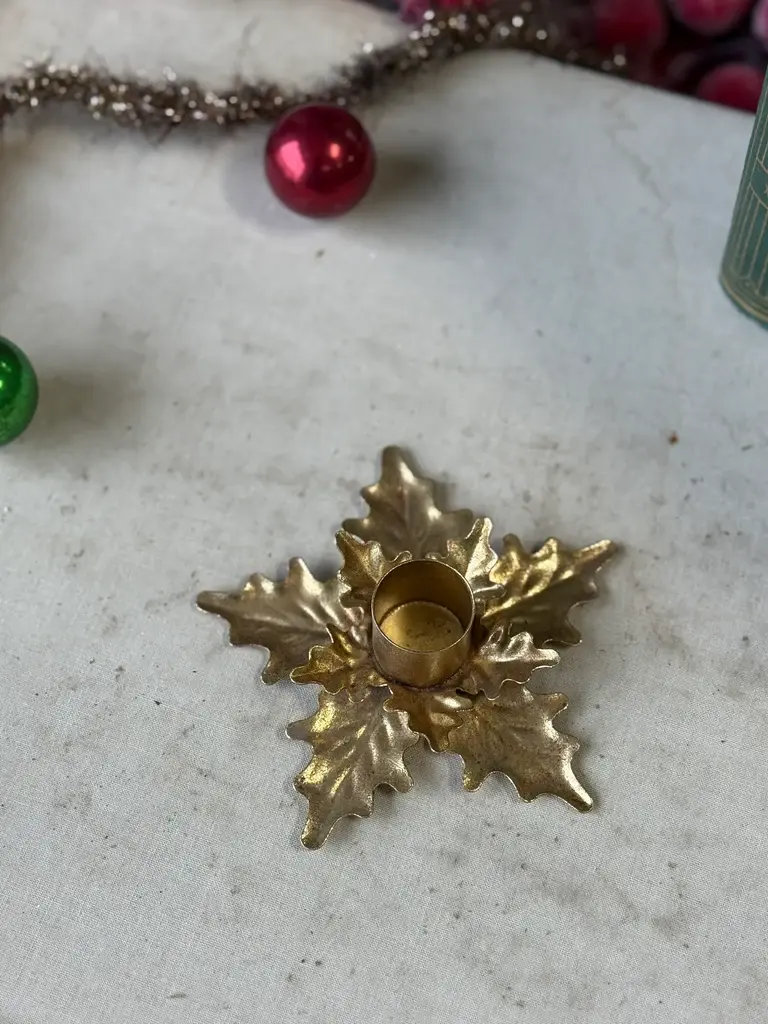 lovely dual rows of petals and gorgeous gilded finish, 4"x4" metal