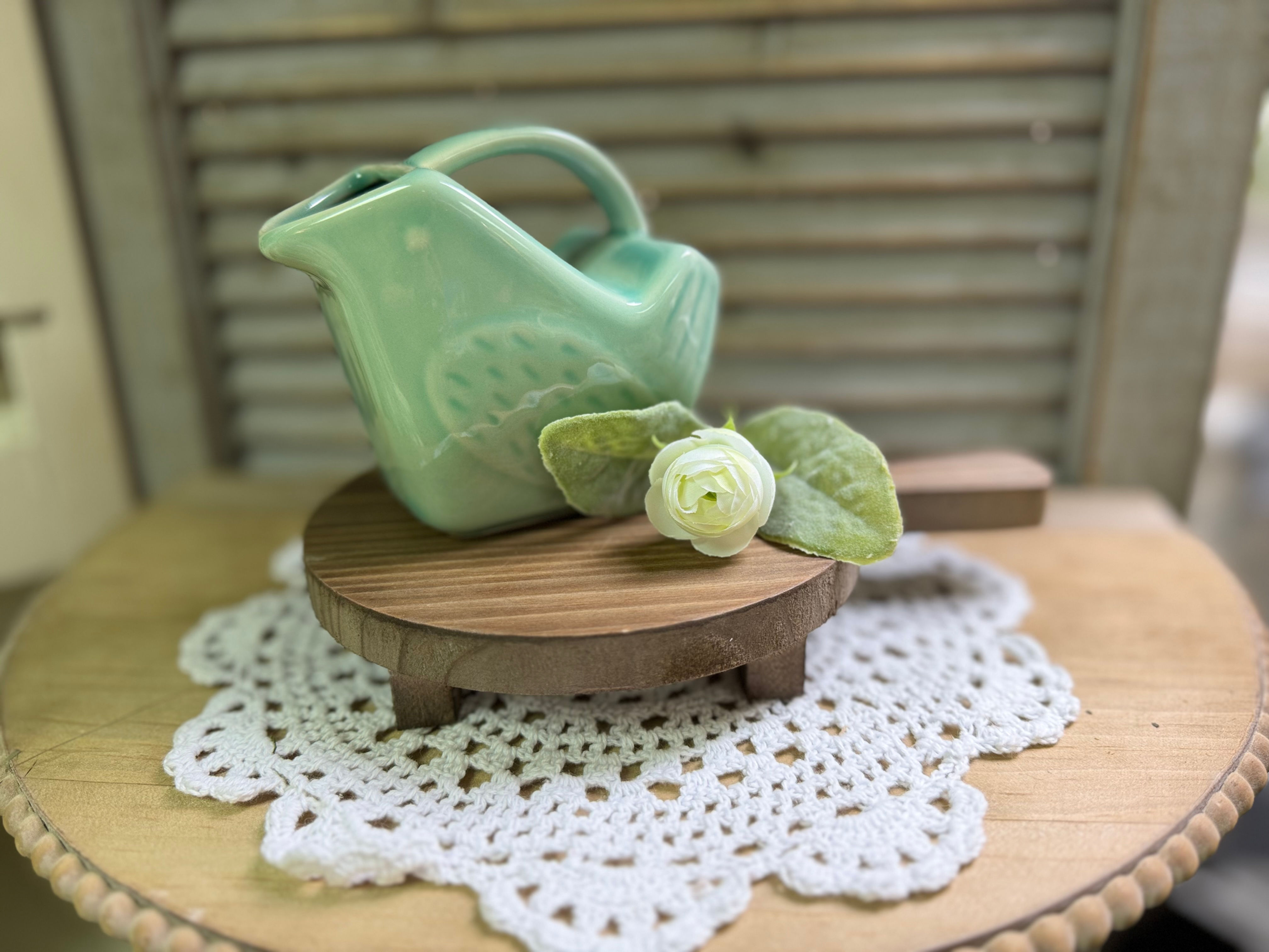 6” diameter x 1.5” tall x 4” handle, small round wood cutting board riser