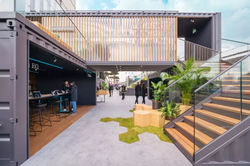 5ebe7f75f586d0e600eb8bd2_roadshow-mercedes-benz-eq-formel-e-02-web-highres