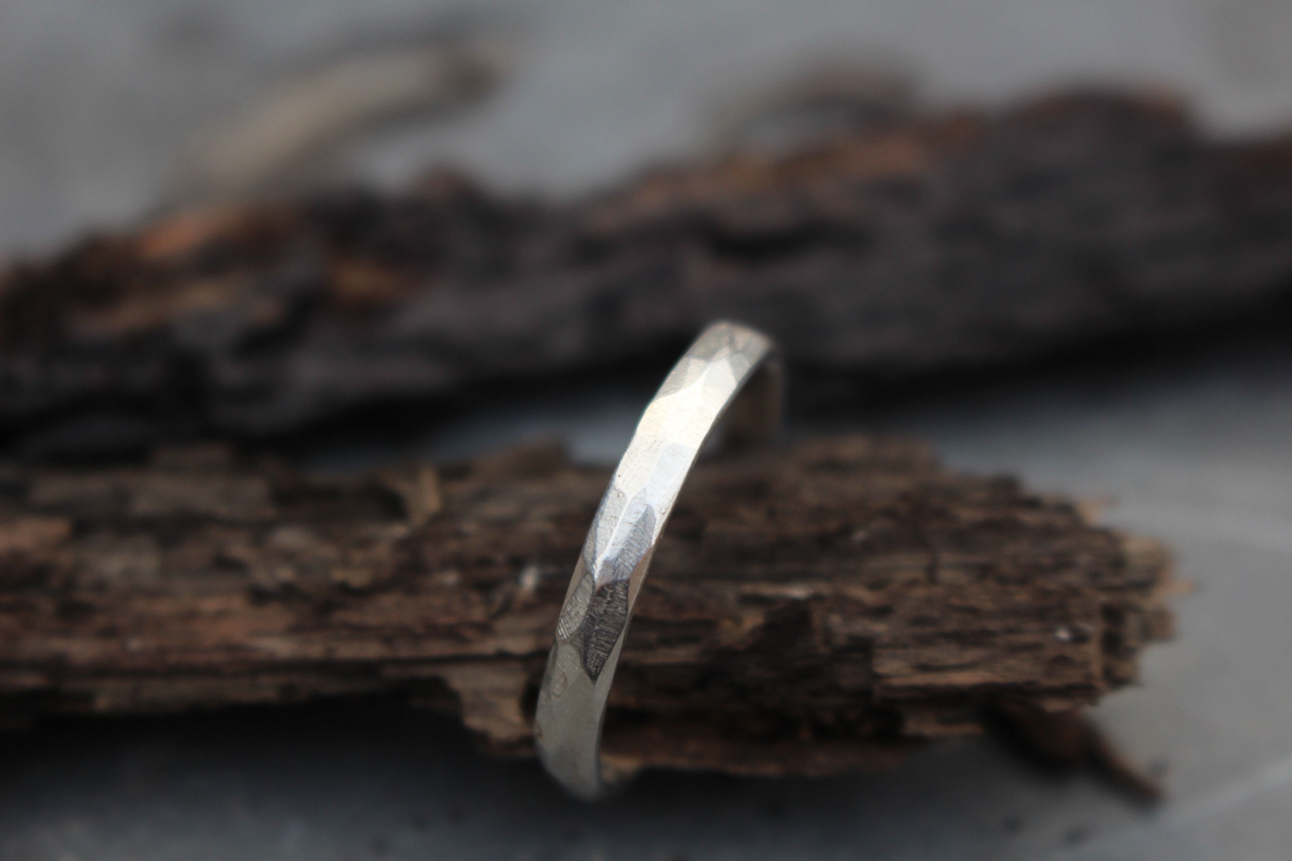 Tom's Plain Faceted Silver Ladies Ring