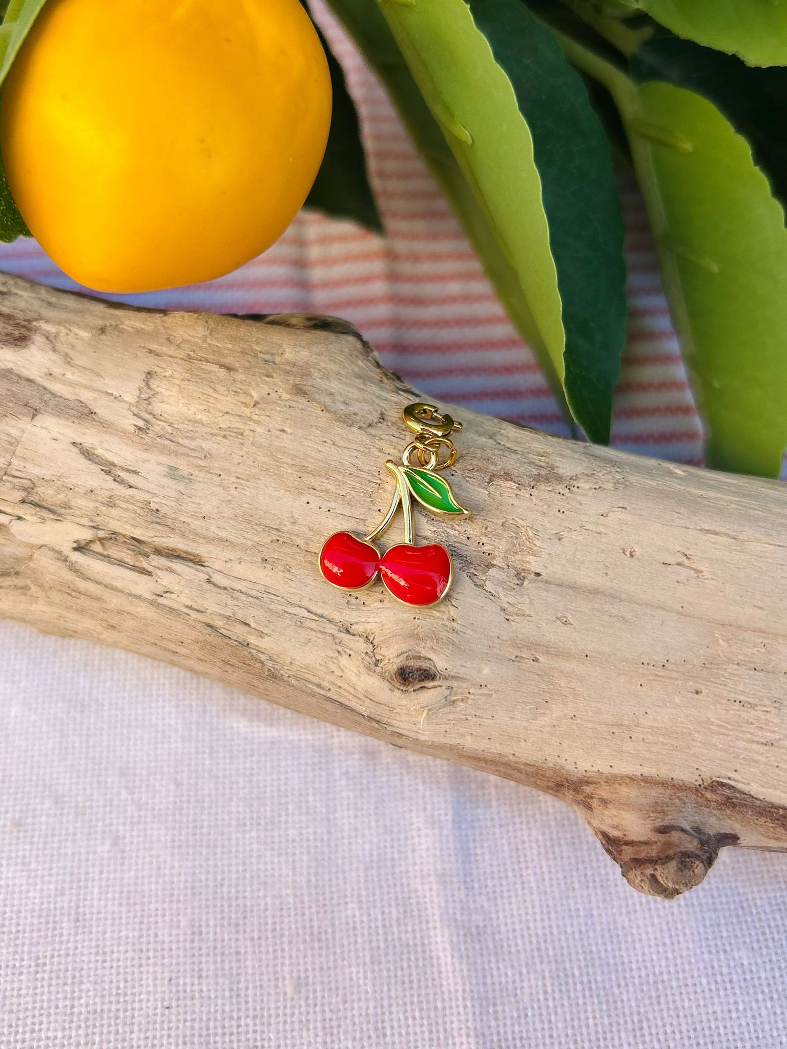 Charms • Cerise