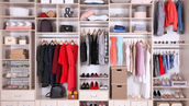 Übersicht im Kleiderschrank