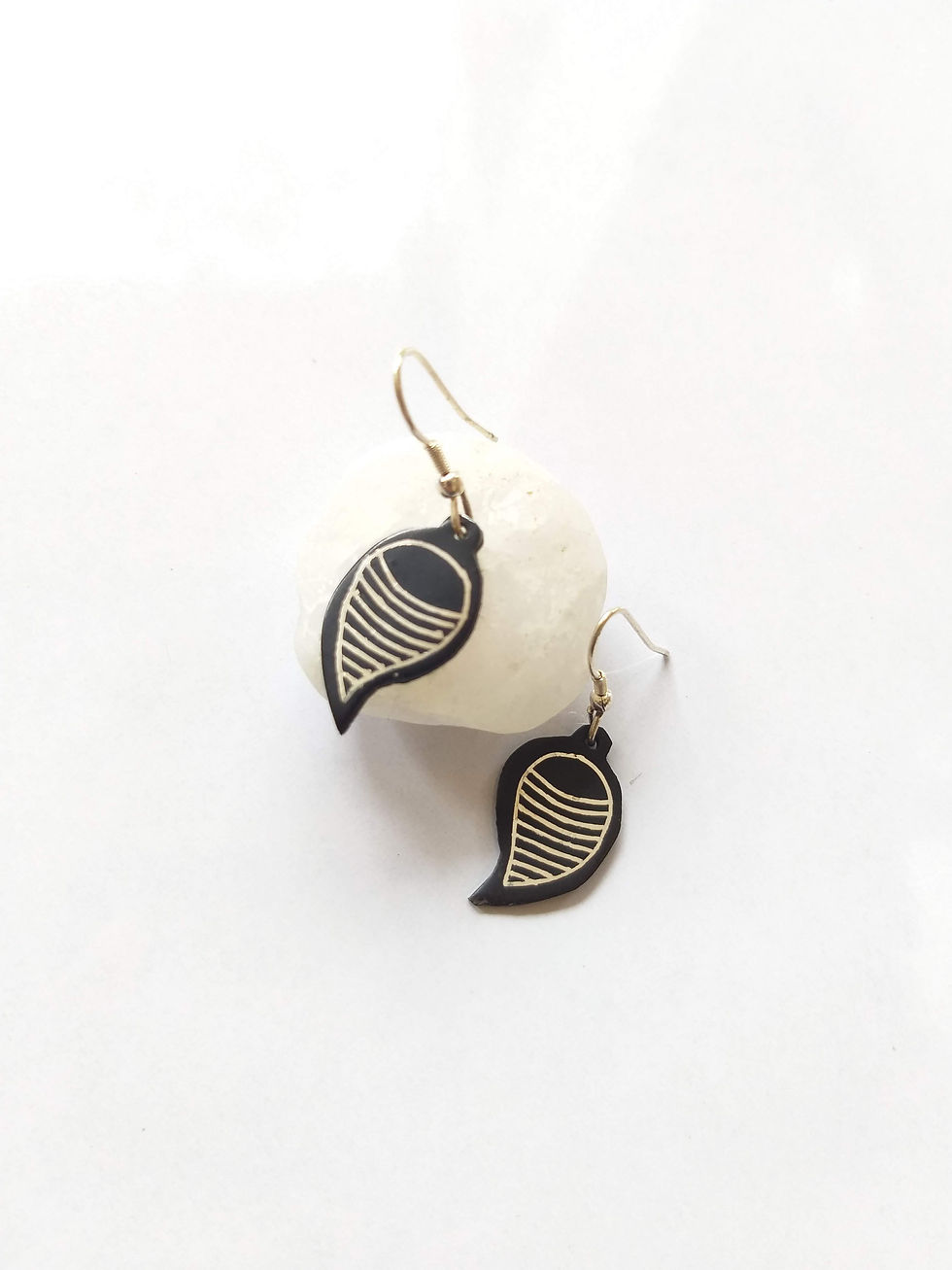 Thumbnail: Bidri Leaf Dangler Earring