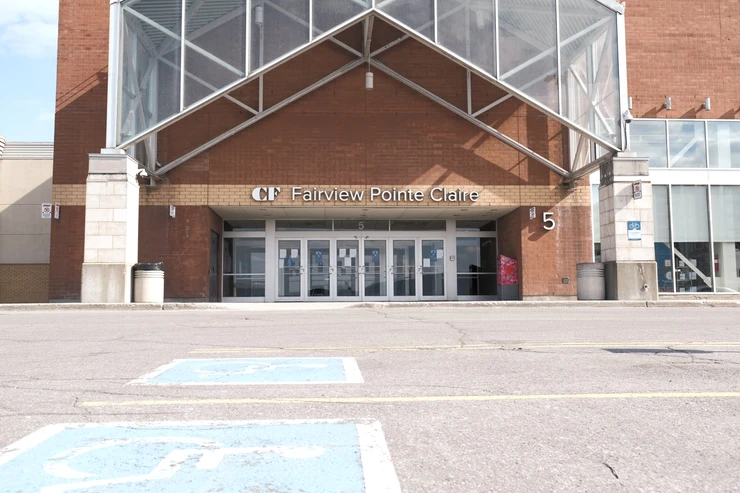 CF Fairview Pointe Claire de jour entrée principale