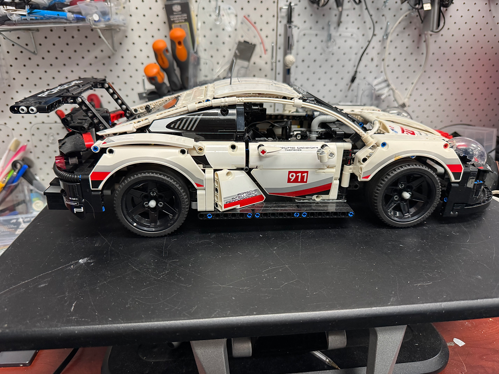縮圖：LEGO Technic Porsche 911 RSR – Large Display Model  Built LEGO Technic Porsche 9