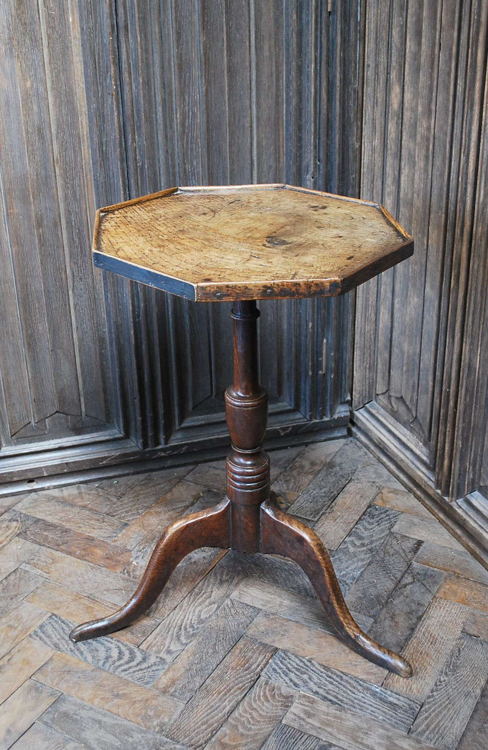Georgian Elm Country Tripod Table