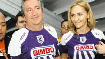 Ex dueño de Saprissa dice que su esposa despidió a entrenadores