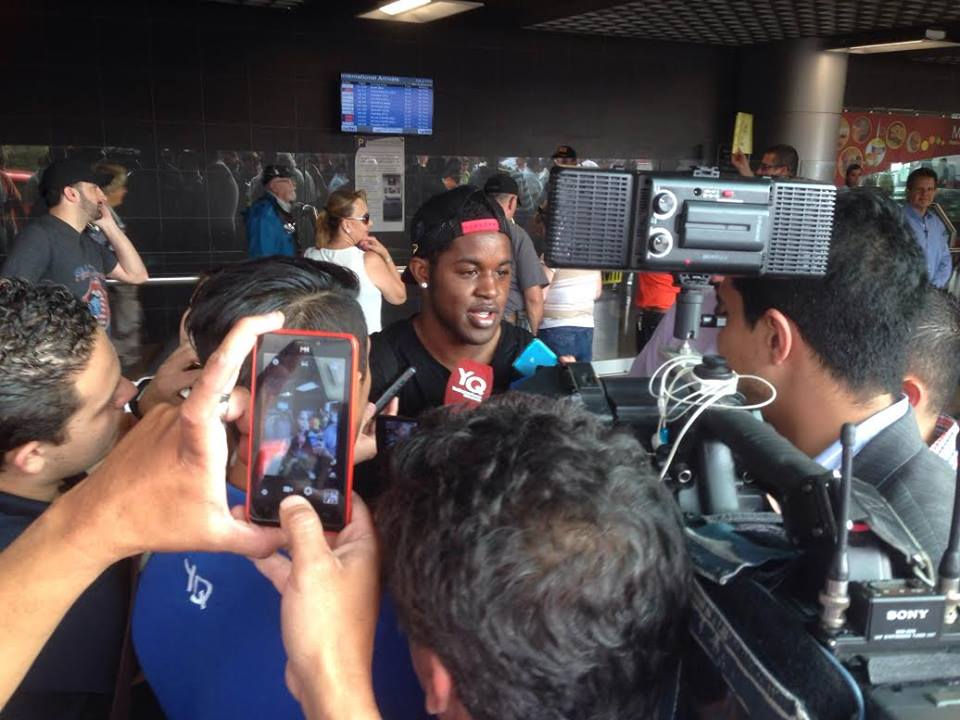 Joel Campbell aeropuerto.jpg
