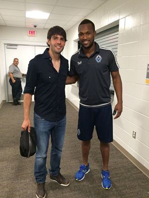 Kendall_Waston_y_Kaká.jpg