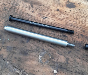 Axe usiné maison de roue de vélo