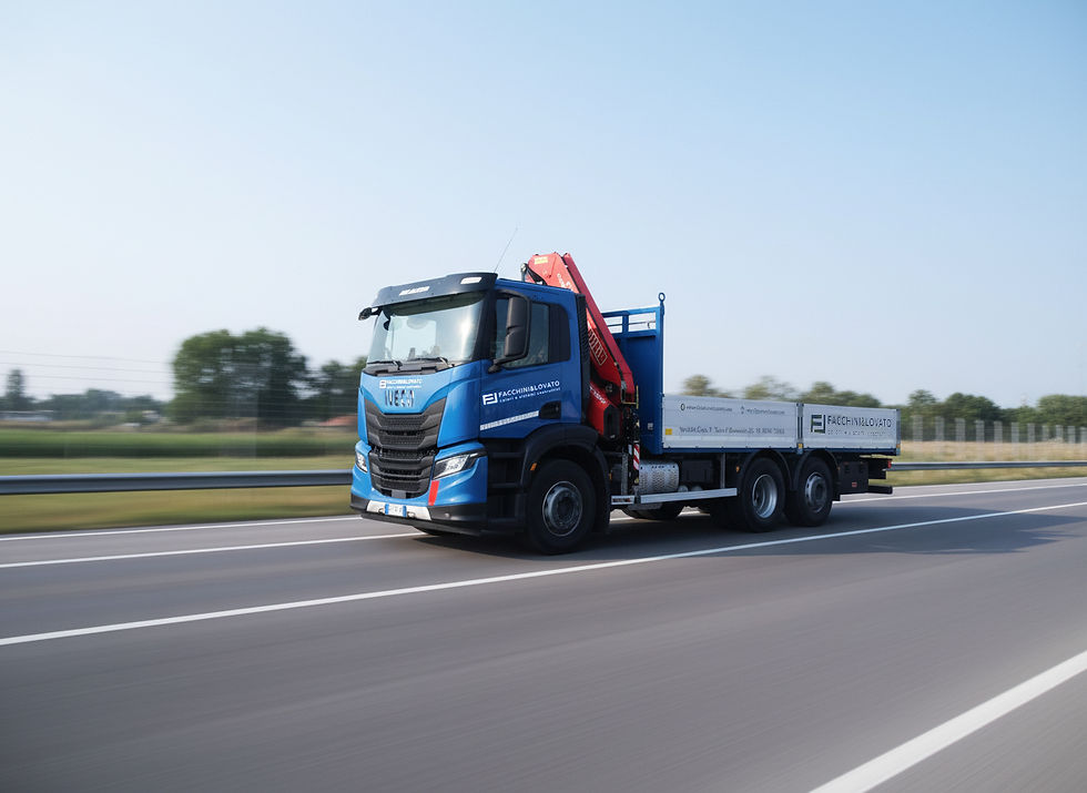 CAMION CON GRU SU STRADA.jpg