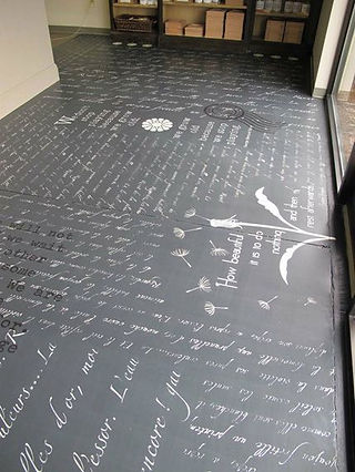 Más trabajos de suelos pintados con Chalk Paint™ Annie Sloan 
http://www.unfolded.com/