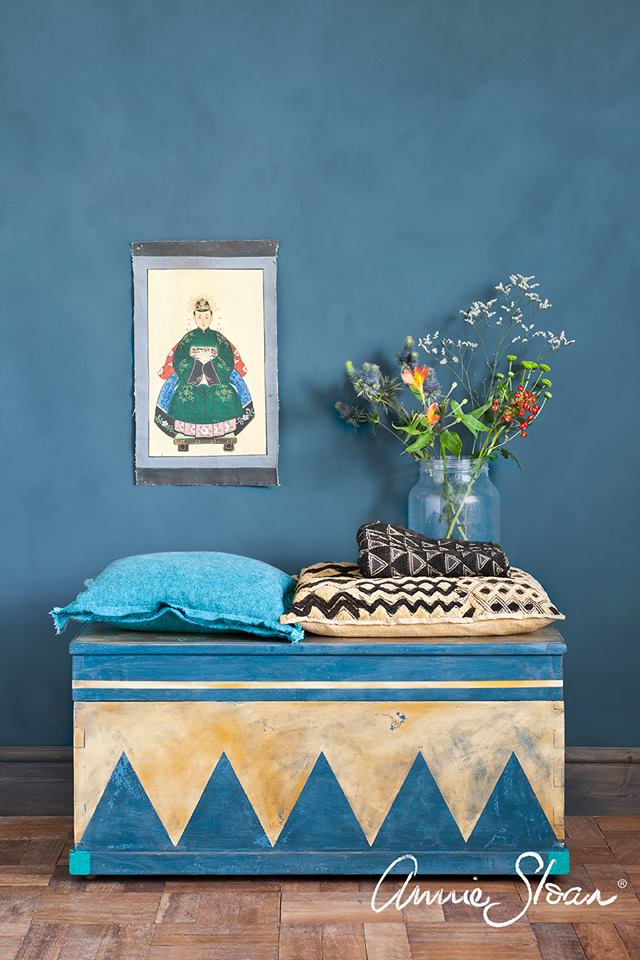 Trabajo realizado por Felix Sloan con Aubusson Blue y ceras metalizadas de Chalk Paint Annie Sloan.