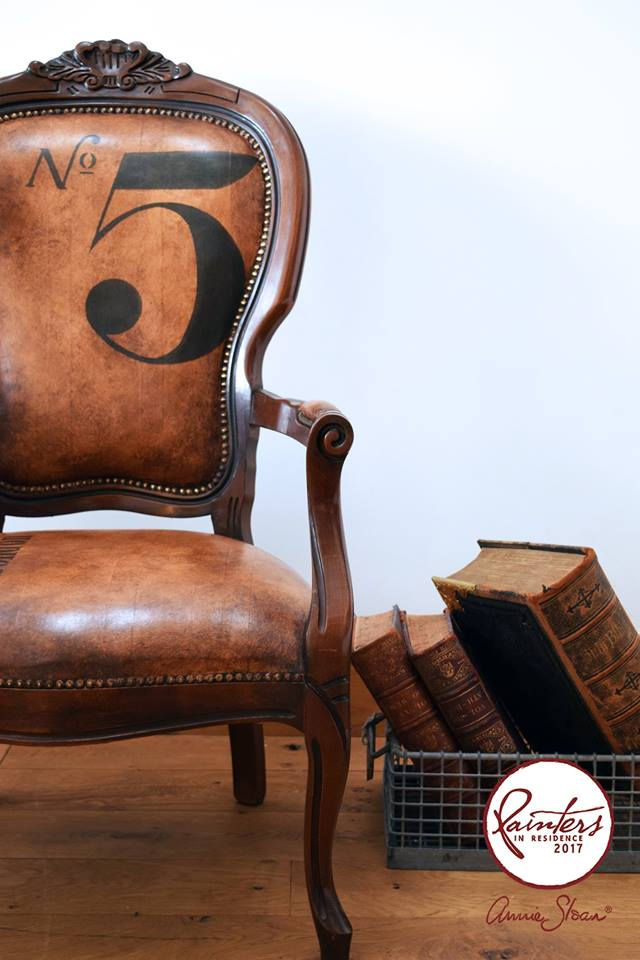 Trabajo realizado por Jonathon Marc Mendes tapiceria pintada con Chalk Paint Annie Sloan