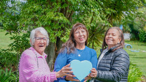 Diversos estudios muestran que el contacto con la naturaleza, la rutina activa y la socialización favorecen el bienestar físico, emocional y cognitivo en la vejez.