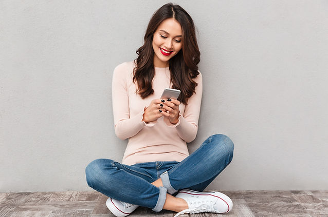 Woman_Texting.jpeg