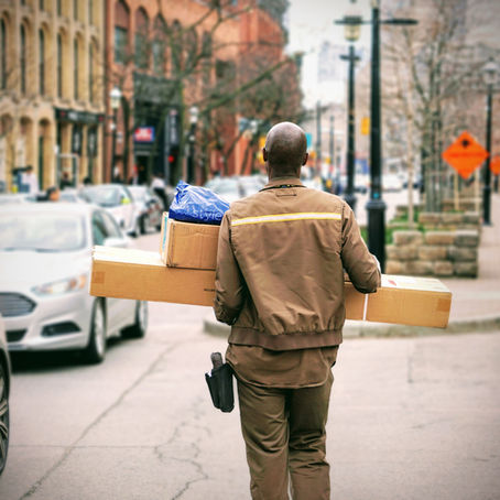 What’s the Difference Between Freight and Courier?
