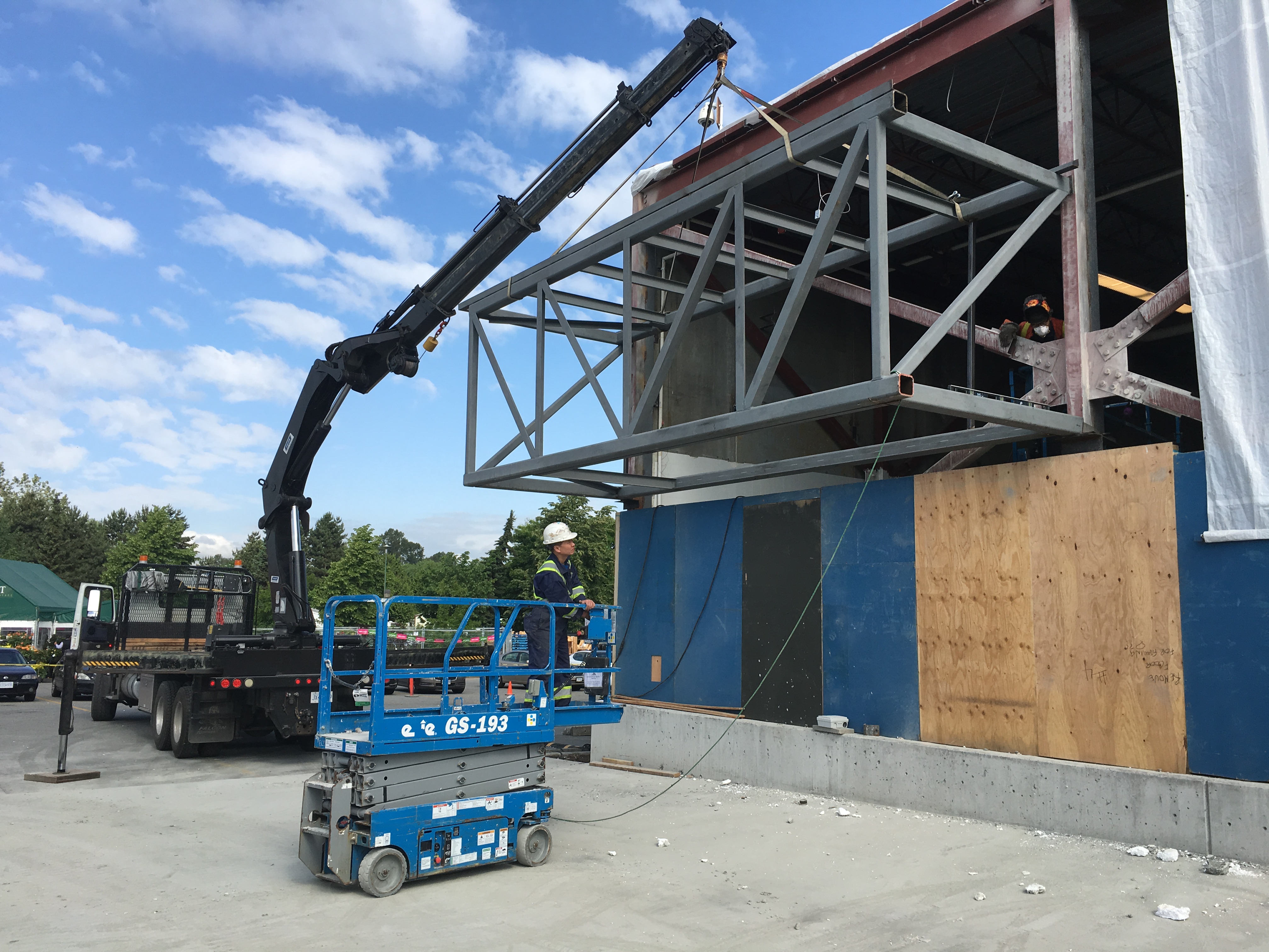 Crane Service Vancouver Alternative Cartage Inc.