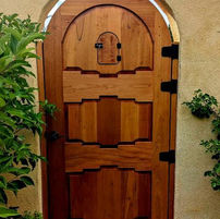 Custom wood gate with round top and natural stain and black hardware by Narrow Leaf Woodworks in Albuquerque