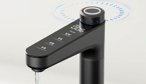 Omvendt osmose vandfilter system med intelligent vandhane