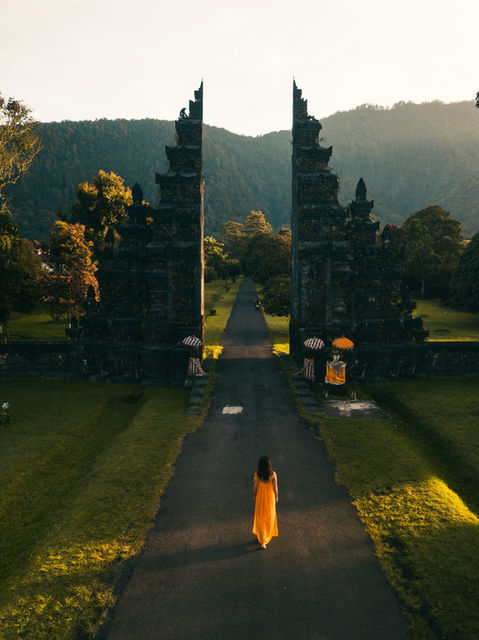 Honeymoon, Adventure
