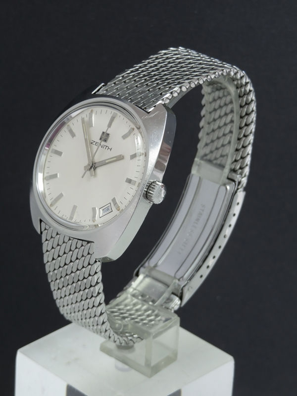 Thumbnail: Zenith Calibre 2562c with Date 1969