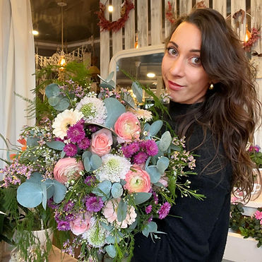 Une Jolie Pensée, fleuriste à Alençon, créant des bouquets et compositions florales élégantes avec passion et savoir-faire po