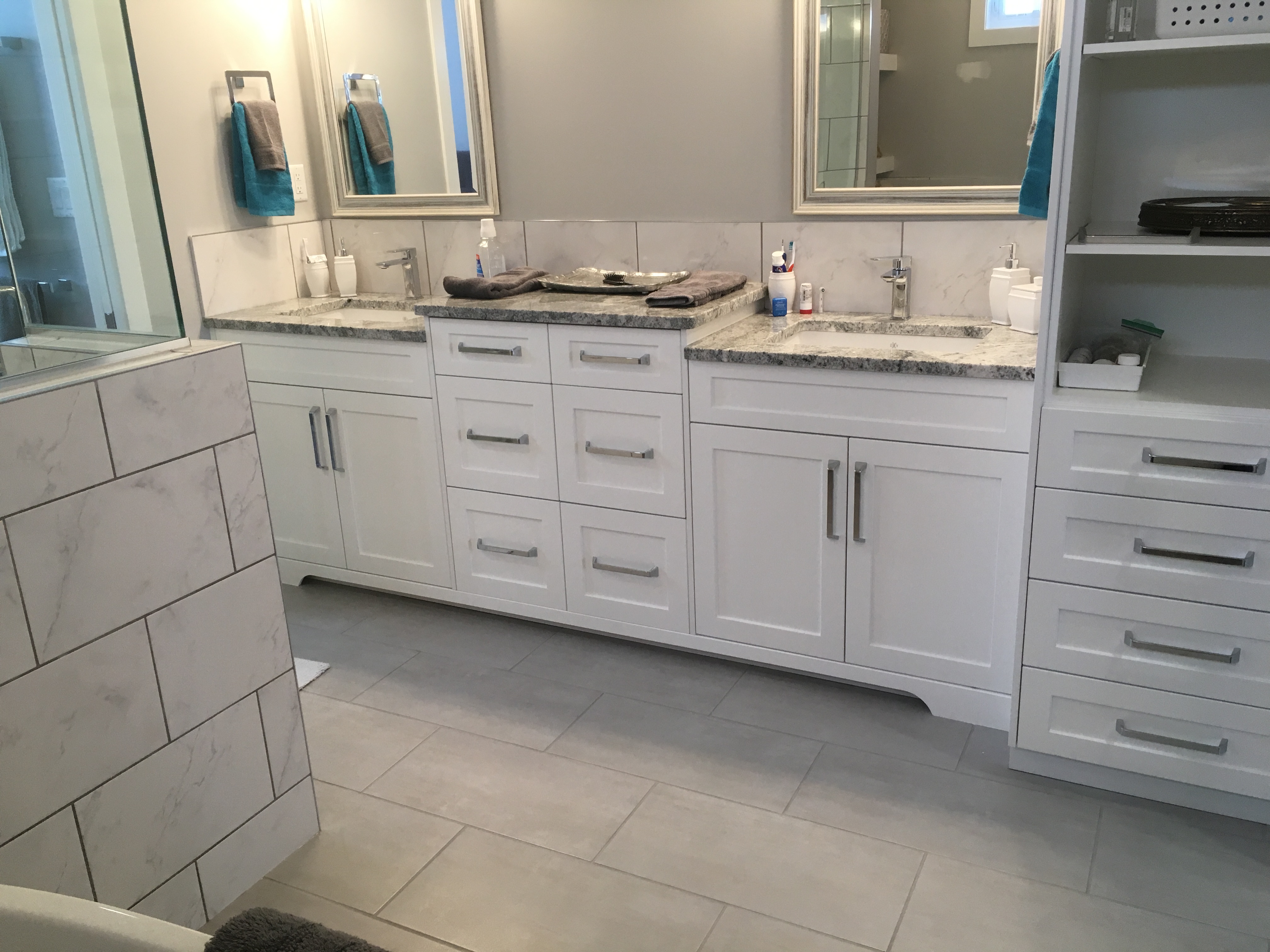 Country Kitchen Cabinets. Custom Cabinetry