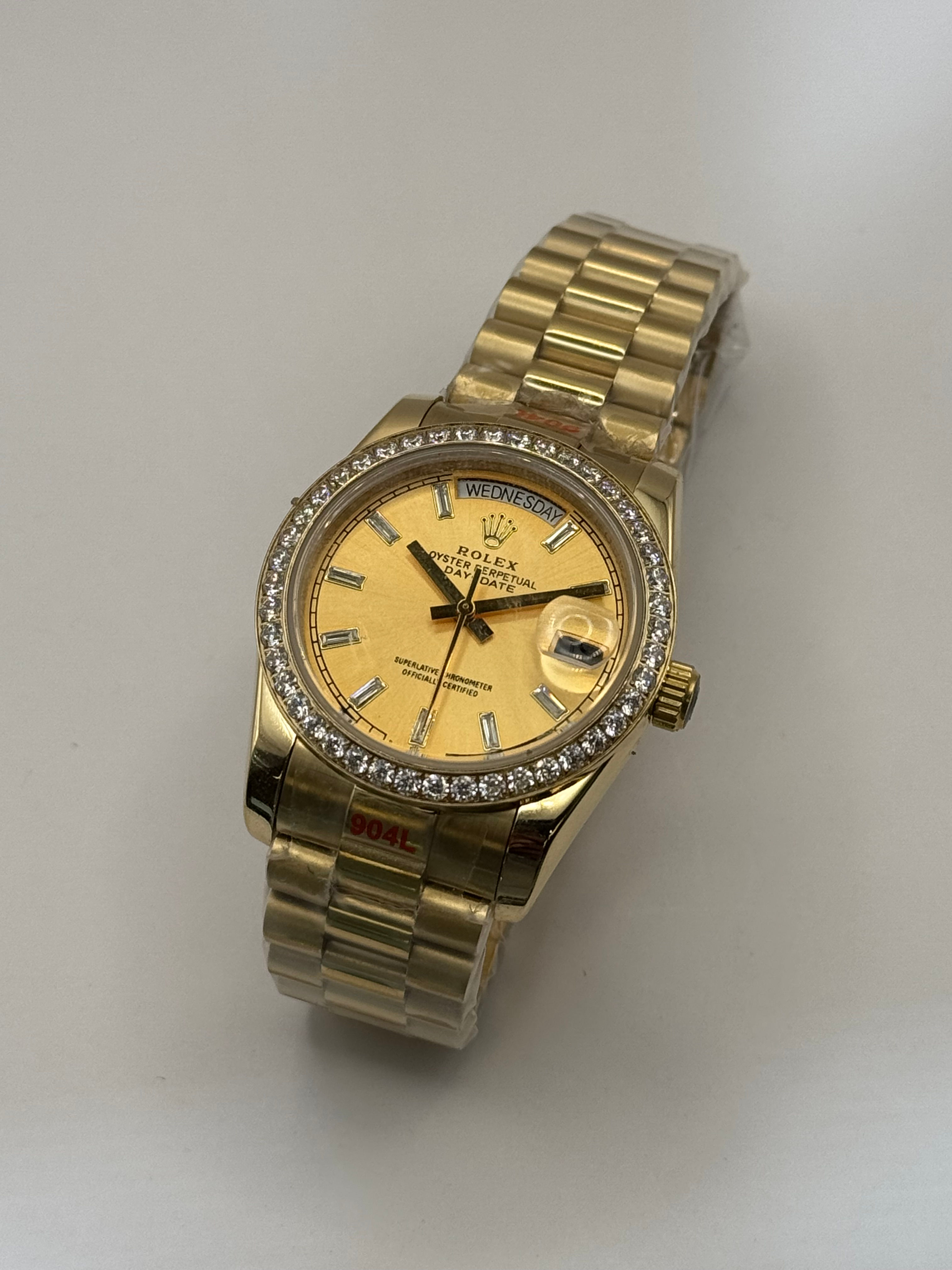 Rolex Day Date 36mm full gold diamond bezel