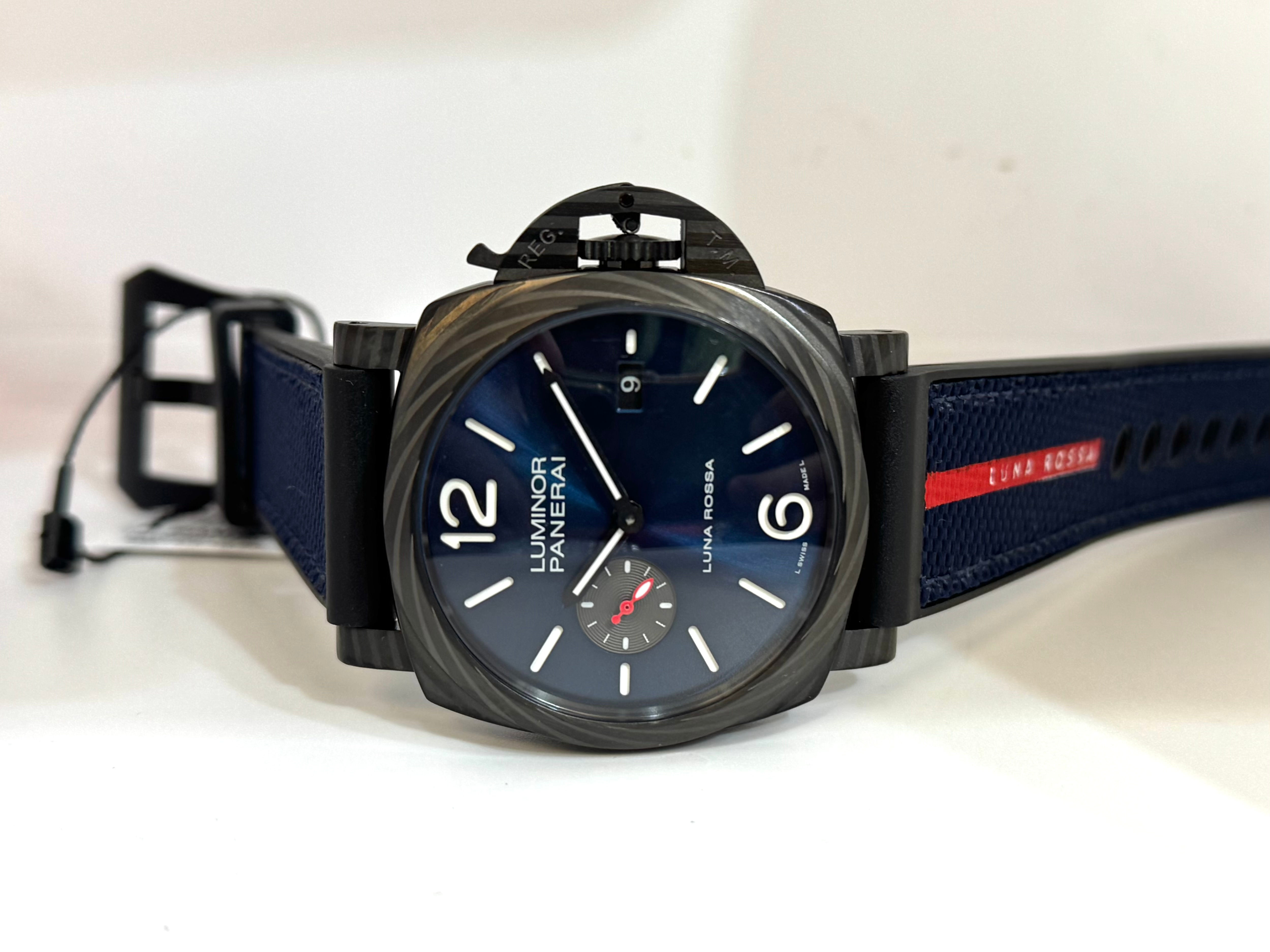 Luminor Panerai Luna Rossa Carbon