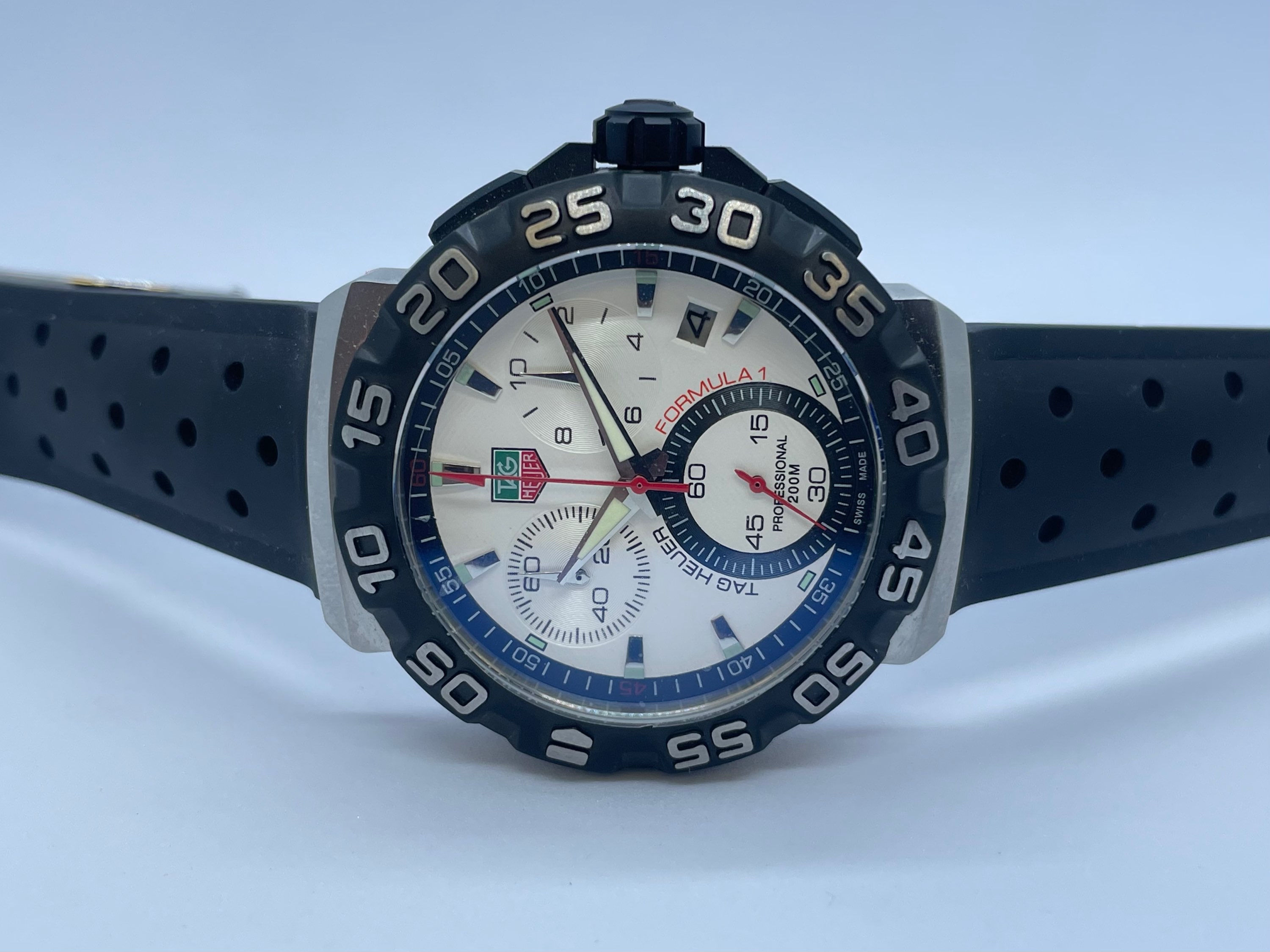 Tag Heuer Formula 1 Chronograph White Dial Rubber Strap