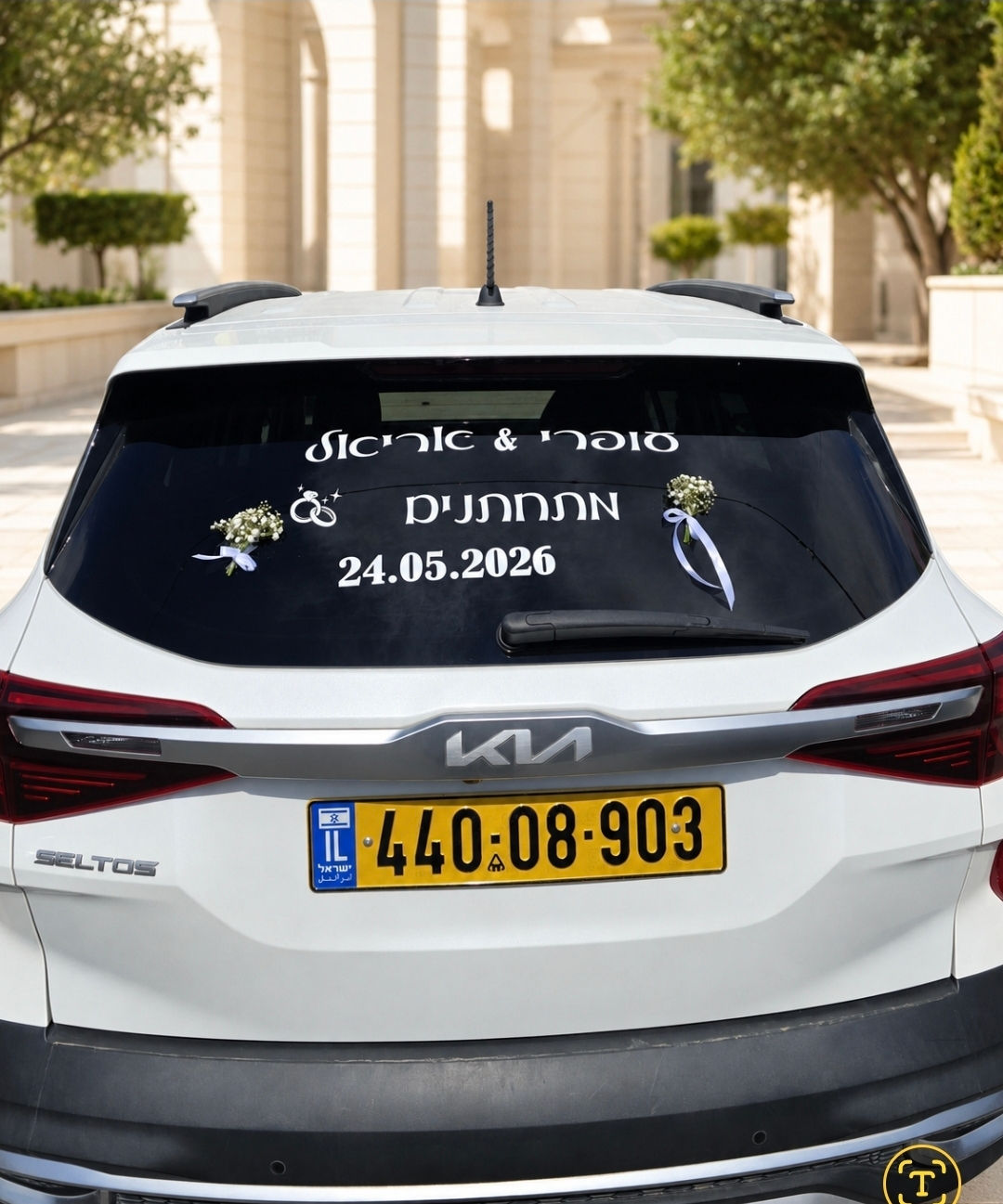 קישוט רכב עם מדבקה