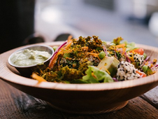 दिल्ली हाईकोर्ट में याचिका: रेस्तरां द्वारा सेवा शुल्क लेने पर रोक को दी गई चुनौती