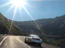 मुंबई के बांद्रा में किशोर लड़के ने पोर्श कार को मोटरसाइकिलों से टकराया