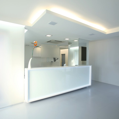 Reception-desk-157429315_2122x1415.jpeg