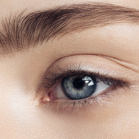 Close-up-studio-shot-of-woman's-eye-8284