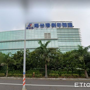 【新聞】快訊/台南安南區工廠實驗室火警 消防人員疏散搶救
