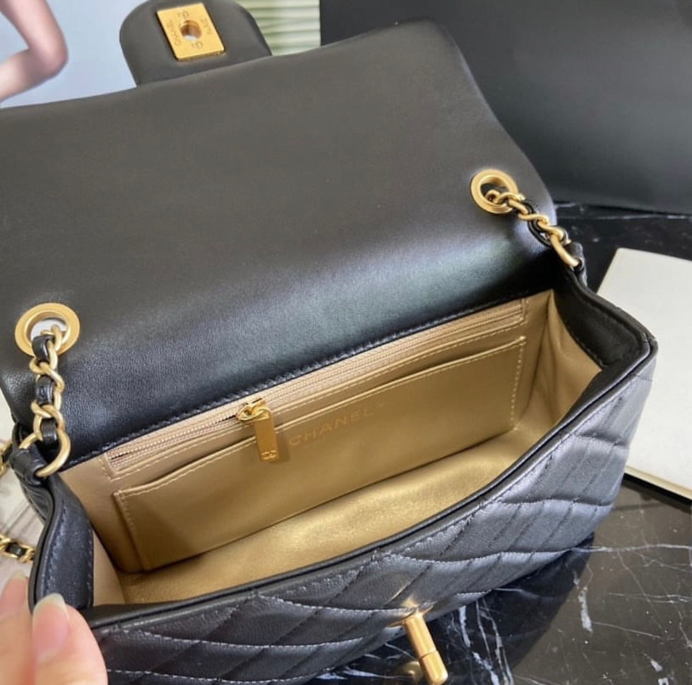 Thumbnail: CC Medium Quilted Caviar Flap Bag