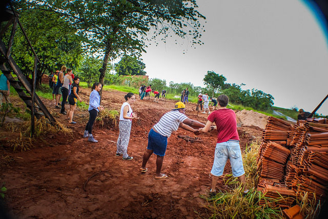 MUTIRÃO DE BIOCONSTRUÇÃO DO CIRANDA