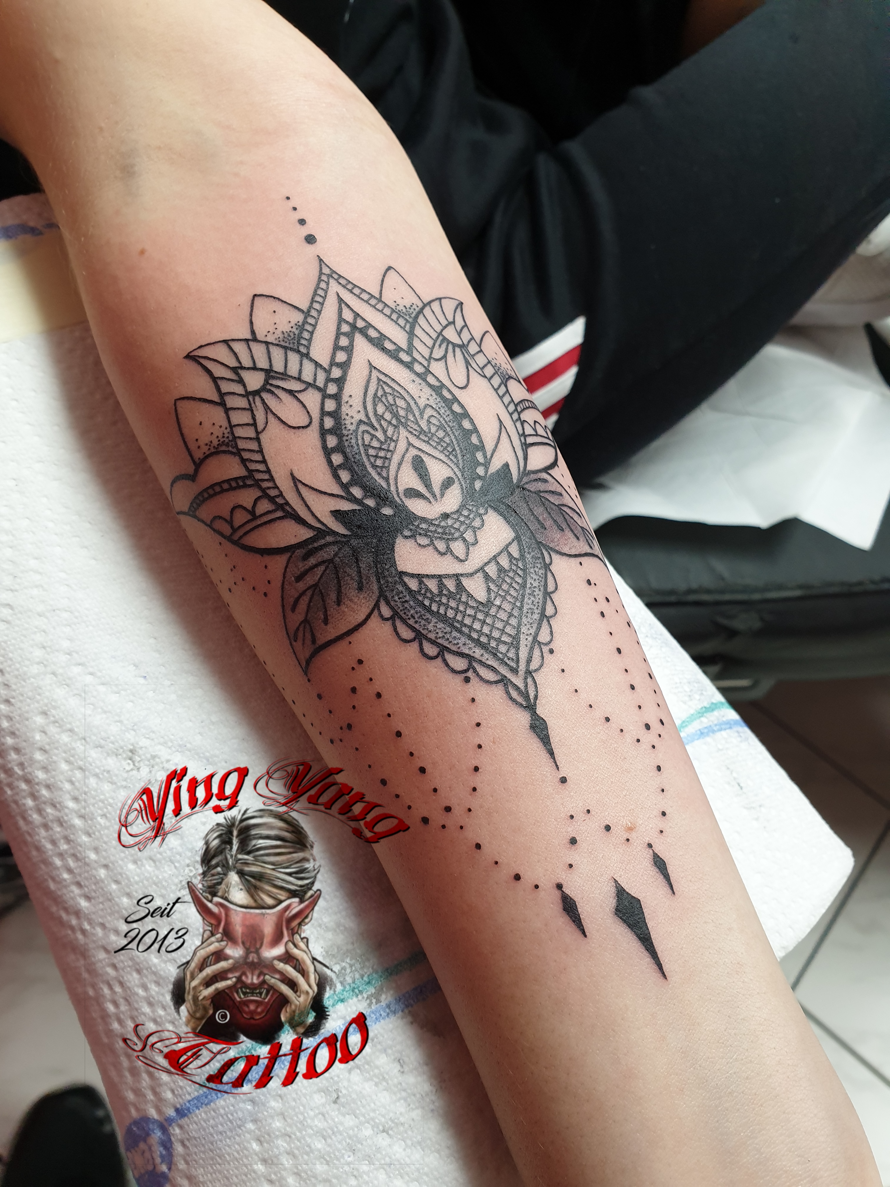 Mandala Blumen Tattoo Unterarm Über Blumen