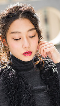 レディーに、美人系メイク ルーズなこなれヘア