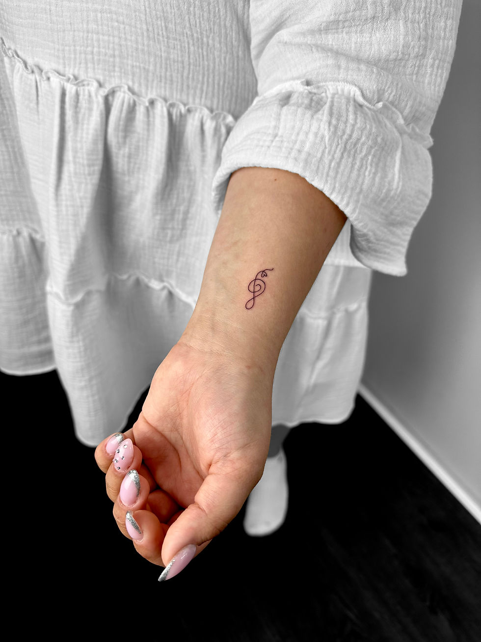 Fineline Tattoo Handgelenk