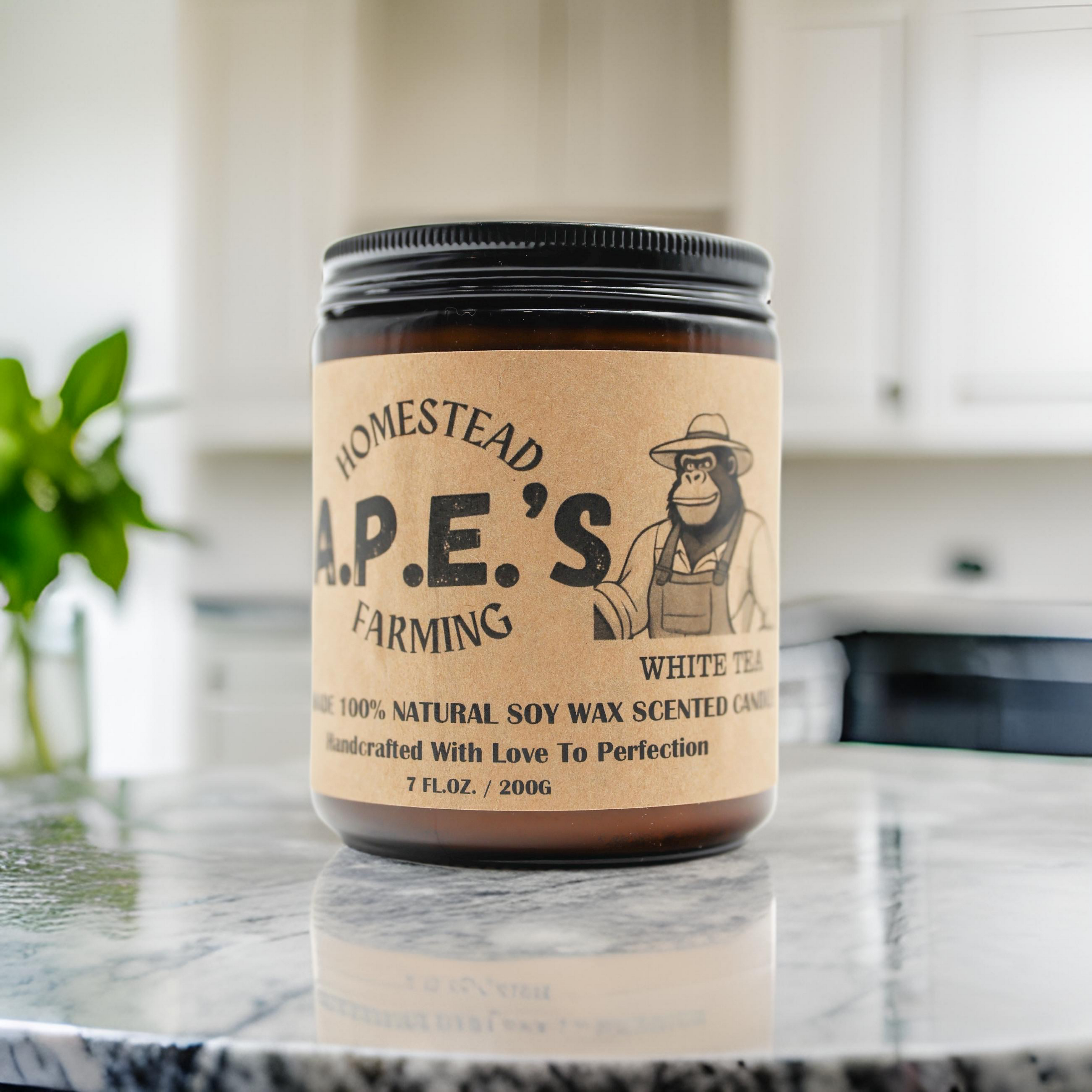 WHITE TEA SCENTED CANDLE